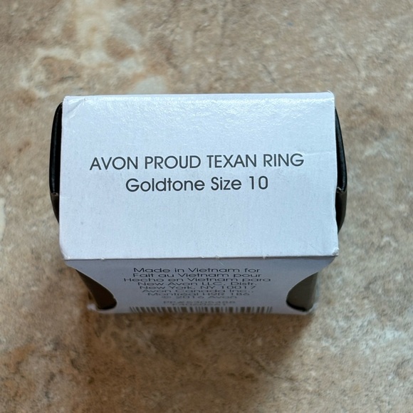 Avon Proud Texan Ring Goldtone Size 10 NIB and plastic wrapping. 2016 - Picture 2 of 4